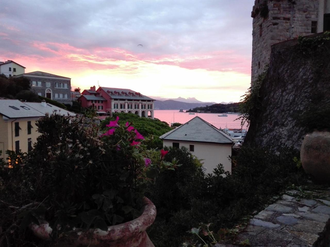 New Hotel Genio Porto Venere Exteriör bild